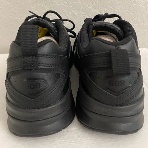 Athletic_Shoes